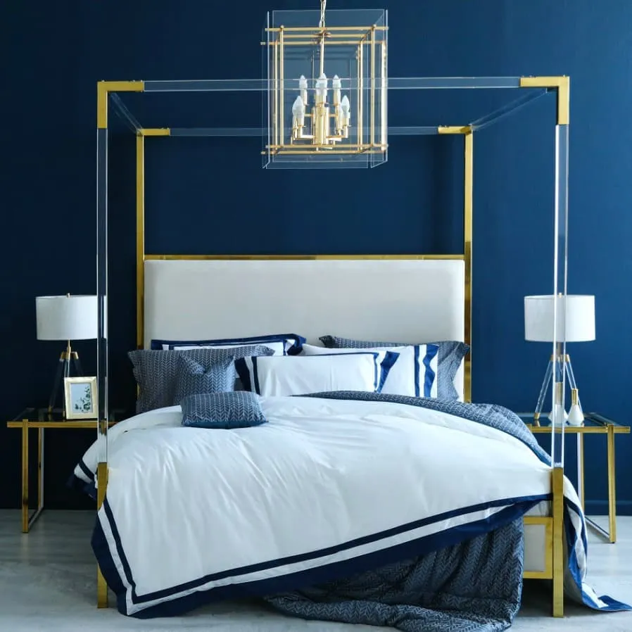 Elegant Canopy Bed for a Dreamy Escape