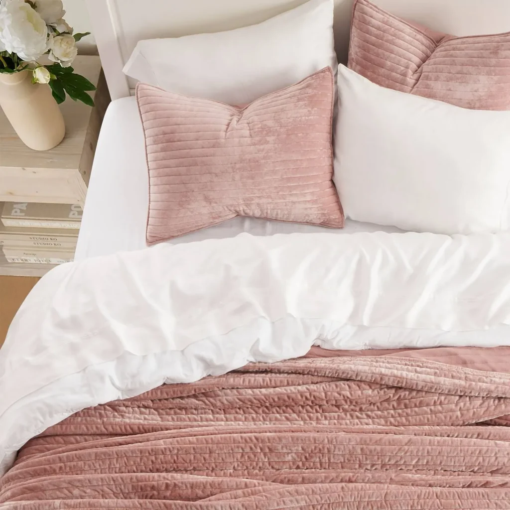 Blush Velvet Bedding for a Soft, Dreamy Touch