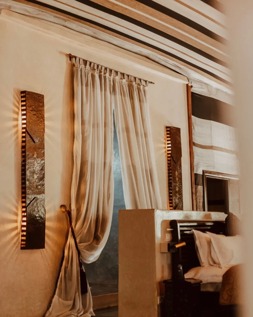 Flowing Curtains for Privacy and Intimacy