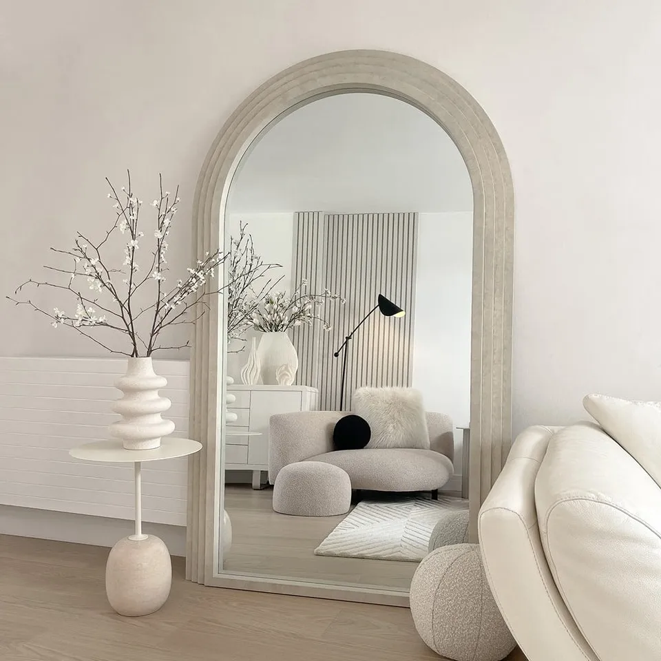 Full-Length Smart Mirror for a Modern Bedroom Look