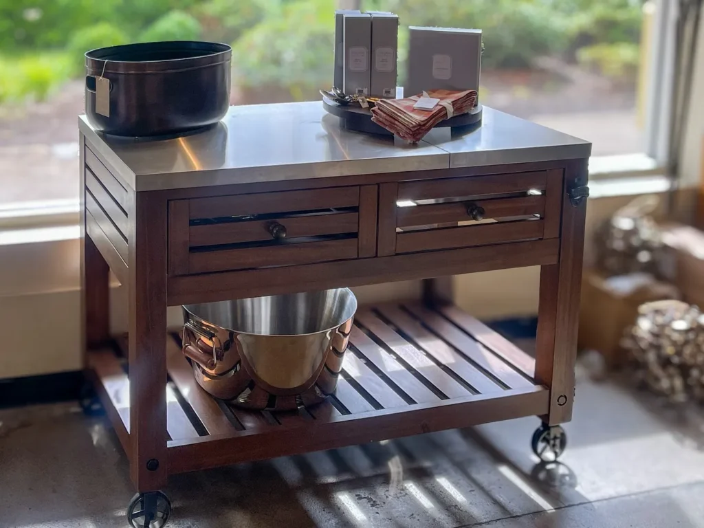 Rolling kitchen island