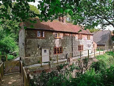 Bwthyn Swynol: A Timeless English Cottage